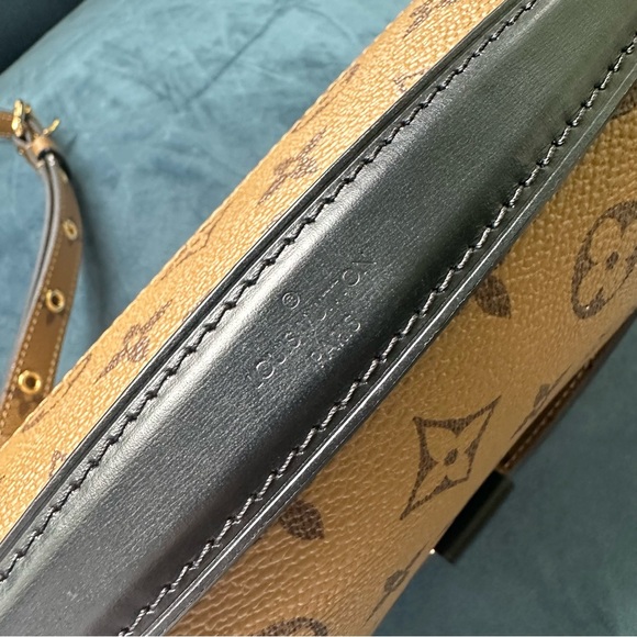 Louis Vuitton Pochette Metis Reverse Monogram Canvas - Picture 8 of 15